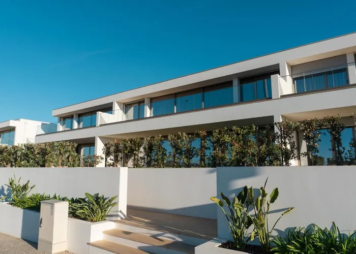 Bright & Stylish First Floor - 16l Apartment