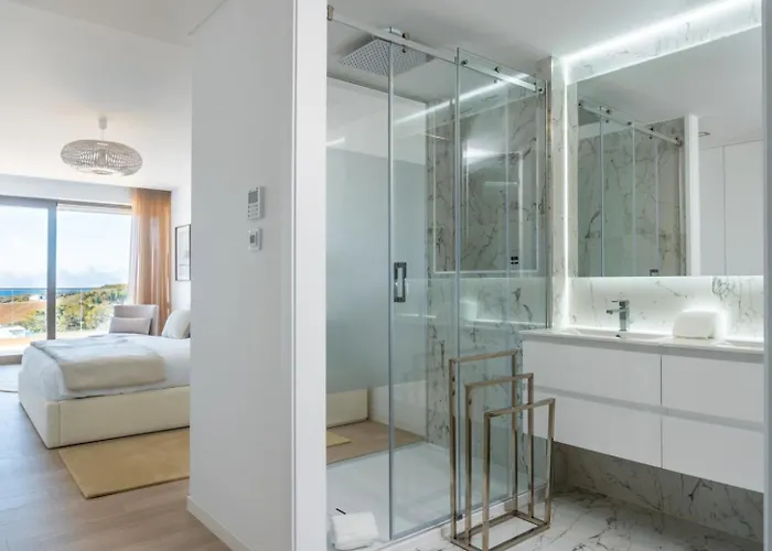 Bright & Stylish First Floor - 16l